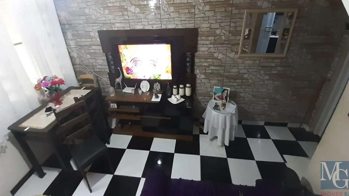 Casa com 2 quartos à venda, 70m2 em Vila Santa Cruz, Duque De Caxias - RJ - imagem 4 Foto 4 de Casa com 2 quartos à venda, 70m2 em Vila Santa Cruz, Duque De Caxias - RJ