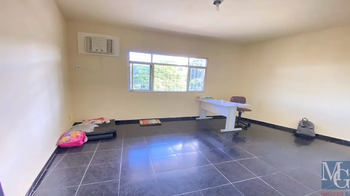 Casa com 5 quartos à venda, 160m2 em Parque Beira Mar, Duque De Caxias - RJ - imagem 5 Foto 5 de Casa com 5 quartos à venda, 160m2 em Parque Beira Mar, Duque De Caxias - RJ