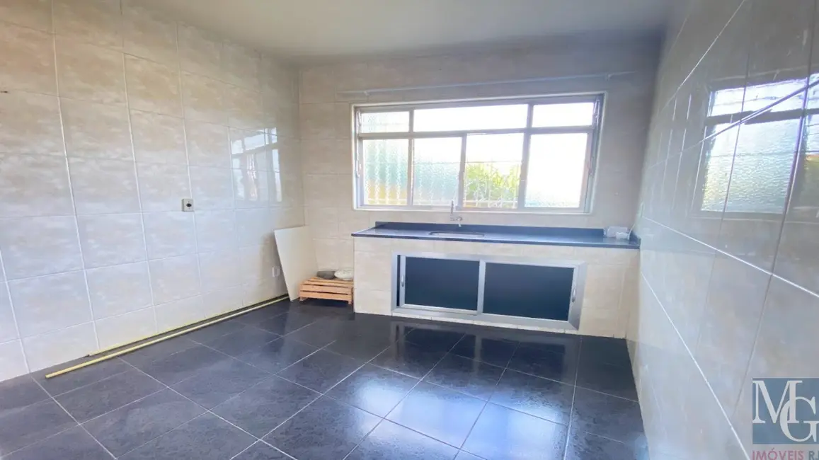 Casa com 5 quartos à venda, 160m2 em Parque Beira Mar, Duque De Caxias - RJ - imagem 4 Foto 4 de Casa com 5 quartos à venda, 160m2 em Parque Beira Mar, Duque De Caxias - RJ