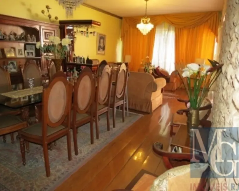 Casa com 4 quartos à venda, 139m2 em Jardim Vinte e Cinco de Agosto, Duque De Caxias - RJ - imagem 7 Foto 7 de Casa com 4 quartos à venda, 139m2 em Jardim Vinte e Cinco de Agosto, Duque De Caxias - RJ