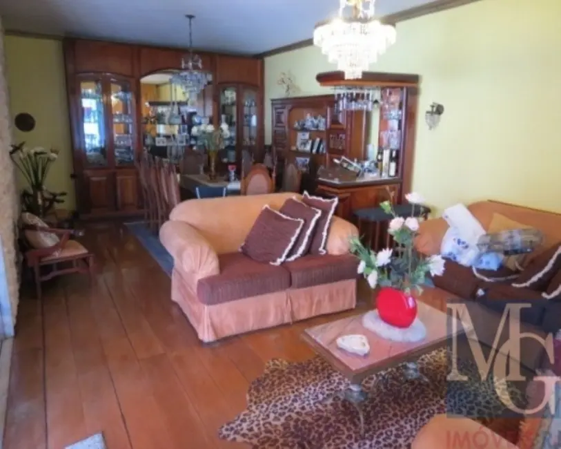 Casa com 4 quartos à venda, 139m2 em Jardim Vinte e Cinco de Agosto, Duque De Caxias - RJ - imagem 6 Foto 6 de Casa com 4 quartos à venda, 139m2 em Jardim Vinte e Cinco de Agosto, Duque De Caxias - RJ