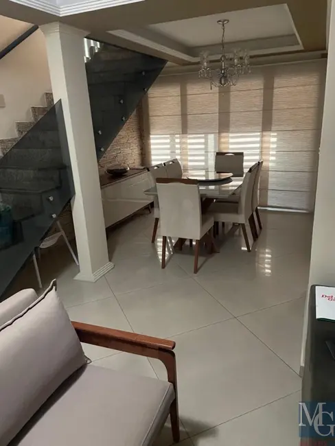 Casa com 2 quartos à venda, 100m2 em Vila Oito de Maio, Duque De Caxias - RJ - imagem 6 Foto 6 de Casa com 2 quartos à venda, 100m2 em Vila Oito de Maio, Duque De Caxias - RJ