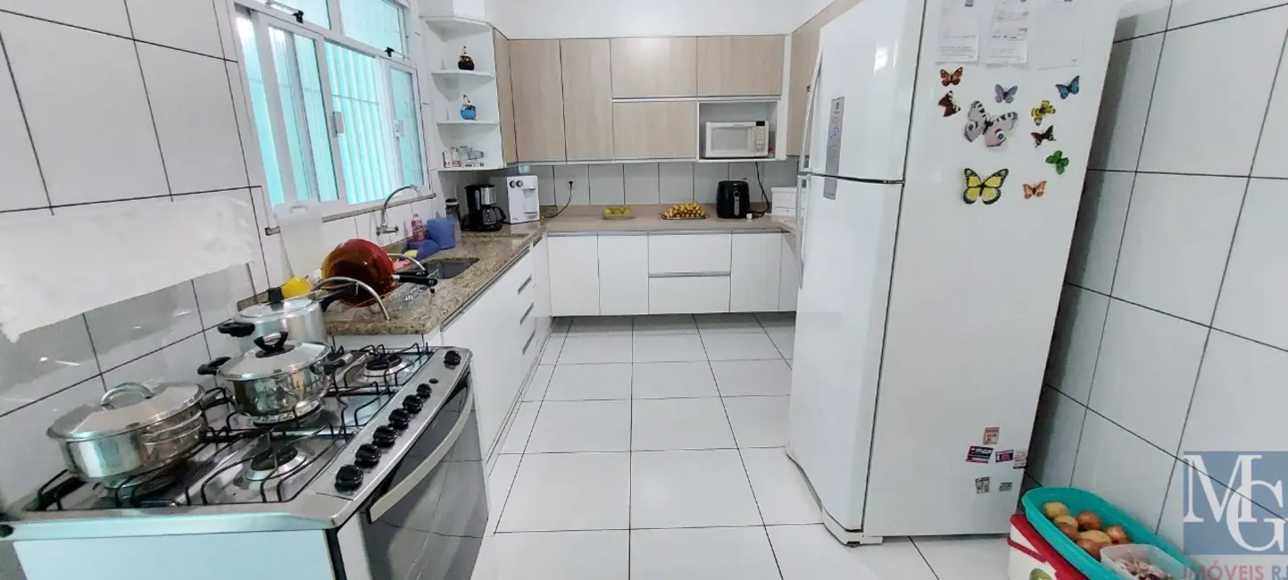 Casa com 4 quartos à venda, 364m2 em Parque Paulicéia, Duque De Caxias - RJ - imagem 8 Foto 8 de Casa com 4 quartos à venda, 364m2 em Parque Paulicéia, Duque De Caxias - RJ