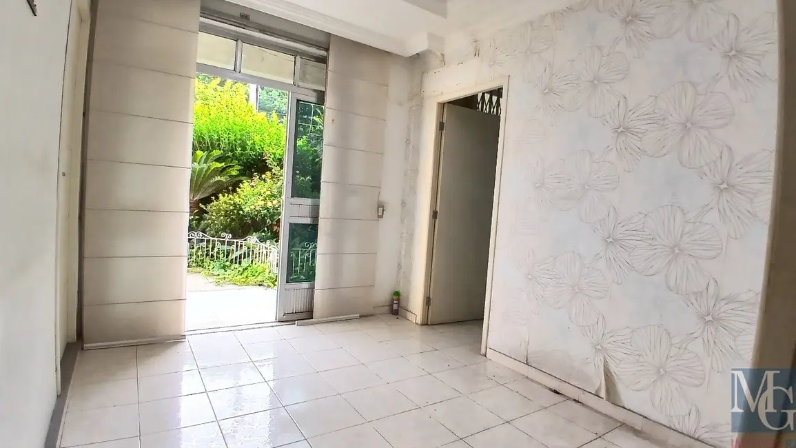 Casa com 3 quartos à venda, 266m2 em Jardim Vinte e Cinco de Agosto, Duque De Caxias - RJ - imagem 8 Foto 8 de Casa com 3 quartos à venda, 266m2 em Jardim Vinte e Cinco de Agosto, Duque De Caxias - RJ