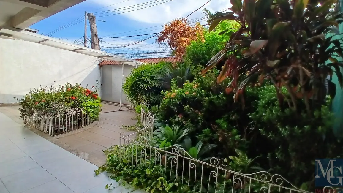 Casa com 3 quartos à venda, 266m2 em Jardim Vinte e Cinco de Agosto, Duque De Caxias - RJ - imagem 6 Foto 6 de Casa com 3 quartos à venda, 266m2 em Jardim Vinte e Cinco de Agosto, Duque De Caxias - RJ