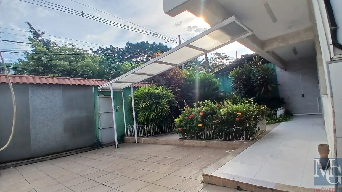 Casa com 3 quartos à venda, 266m2 em Jardim Vinte e Cinco de Agosto, Duque De Caxias - RJ - imagem 4 Foto 4 de Casa com 3 quartos à venda, 266m2 em Jardim Vinte e Cinco de Agosto, Duque De Caxias - RJ