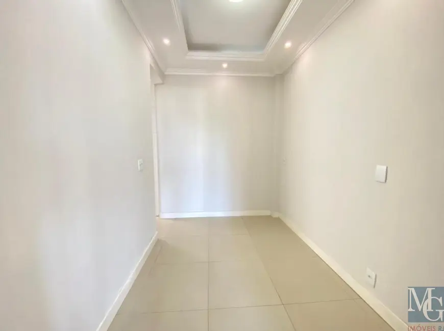 Apartamento com 2 quartos à venda, 60m2 em Jardim Vinte e Cinco de Agosto, Duque De Caxias - RJ - imagem 6 Foto 6 de Apartamento com 2 quartos à venda, 60m2 em Jardim Vinte e Cinco de Agosto, Duque De Caxias - RJ