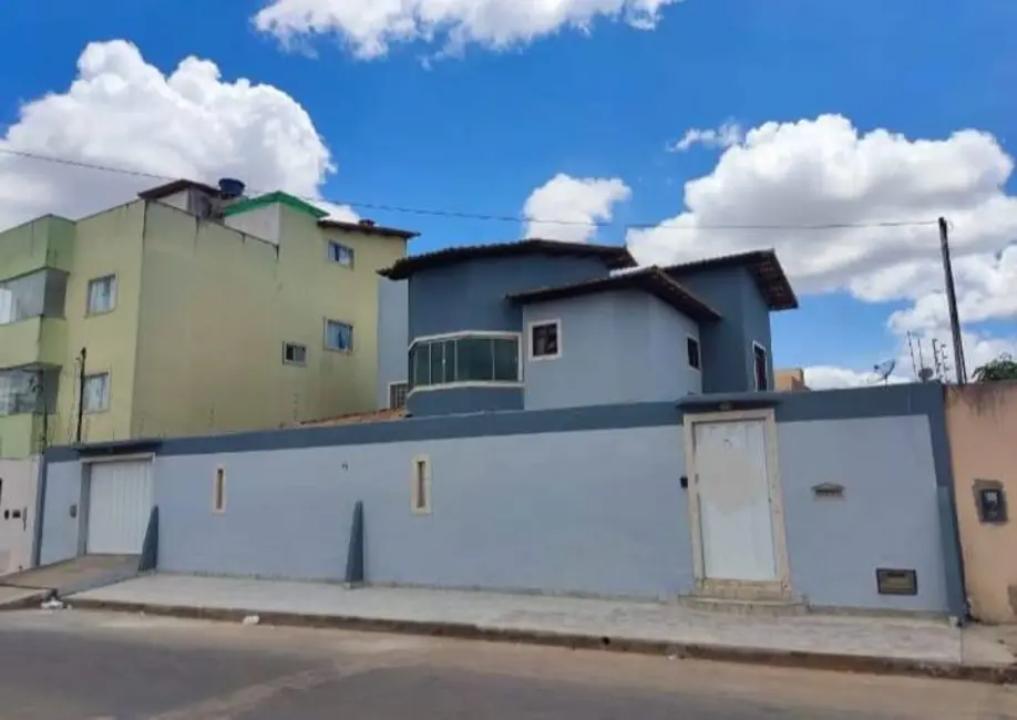Foto 1 de Casa com 4 quartos à venda, 360m2 em Felícia, Vitoria Da Conquista - BA
