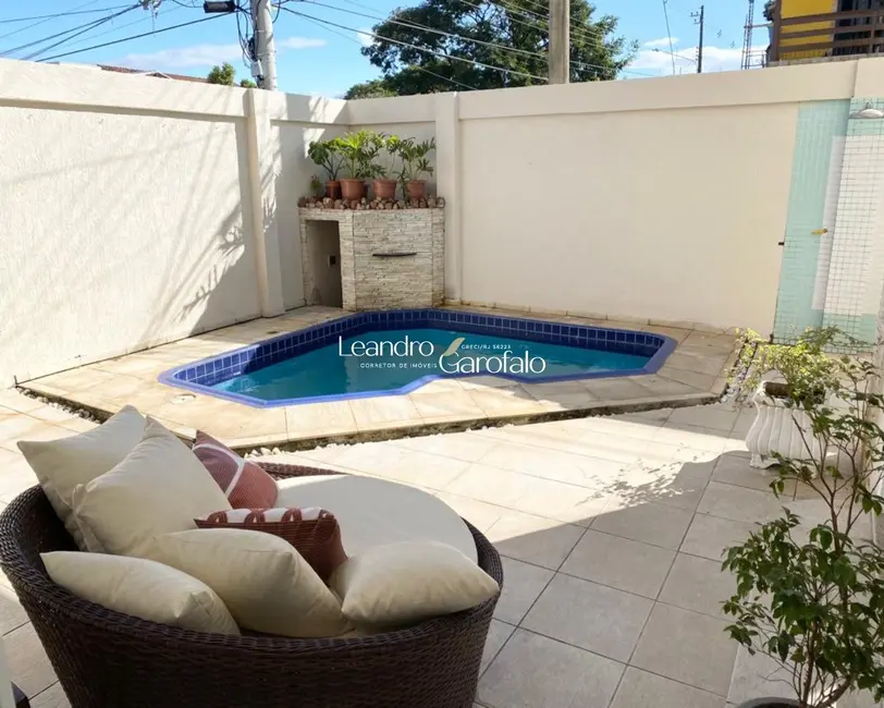 Casa com 4 quartos à venda, 358m2 em Montese, Resende - RJ - imagem 3 Foto 3 de Casa com 4 quartos à venda, 358m2 em Montese, Resende - RJ