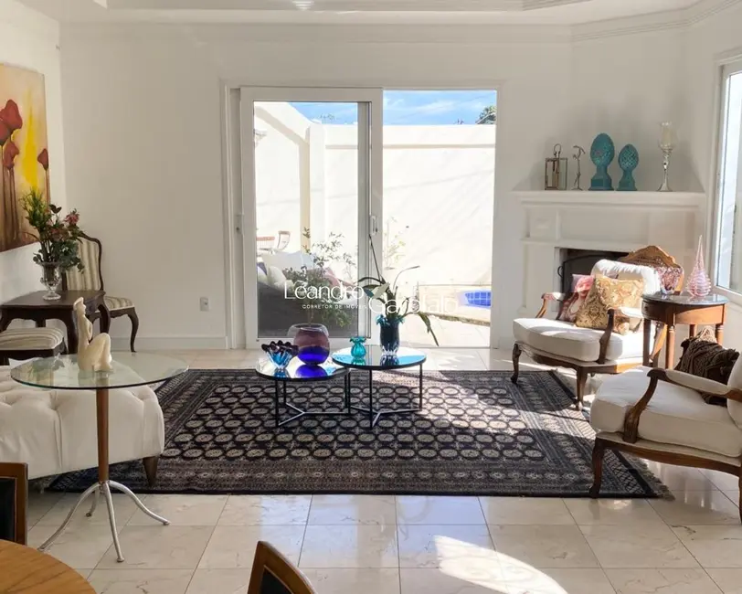 Casa com 4 quartos à venda, 358m2 em Montese, Resende - RJ - imagem 8 Foto 8 de Casa com 4 quartos à venda, 358m2 em Montese, Resende - RJ