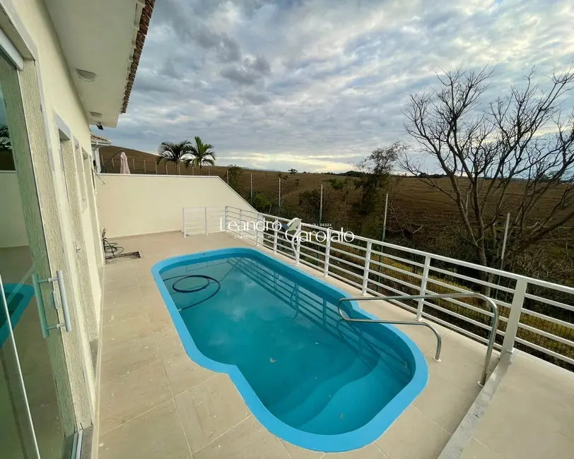 Casa de Condomínio com 3 quartos à venda, 210m2 em Resende - RJ - imagem 2 Foto 2 de Casa de Condomínio com 3 quartos à venda, 210m2 em Resende - RJ