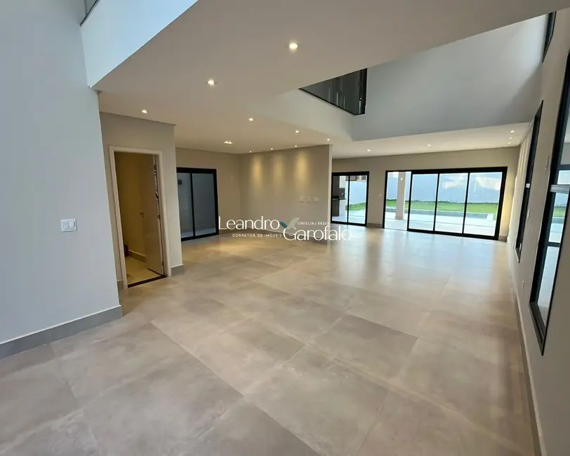 Casa de Condomínio com 3 quartos à venda, 230m2 em Resende - RJ - imagem 5 Foto 5 de Casa de Condomínio com 3 quartos à venda, 230m2 em Resende - RJ