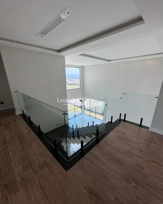 Casa com 4 quartos à venda, 290m2 em Resende - RJ - imagem 3 Foto 3 de Casa com 4 quartos à venda, 290m2 em Resende - RJ