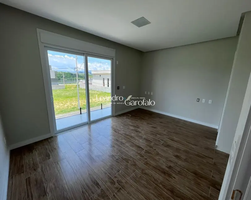 Casa com 4 quartos à venda, 290m2 em Resende - RJ - imagem 5 Foto 5 de Casa com 4 quartos à venda, 290m2 em Resende - RJ