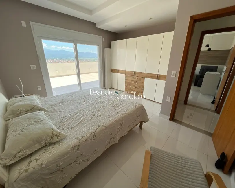 Casa com 5 quartos à venda, 440m2 em Casa da Lua, Resende - RJ - imagem 8 Foto 8 de Casa com 5 quartos à venda, 440m2 em Casa da Lua, Resende - RJ