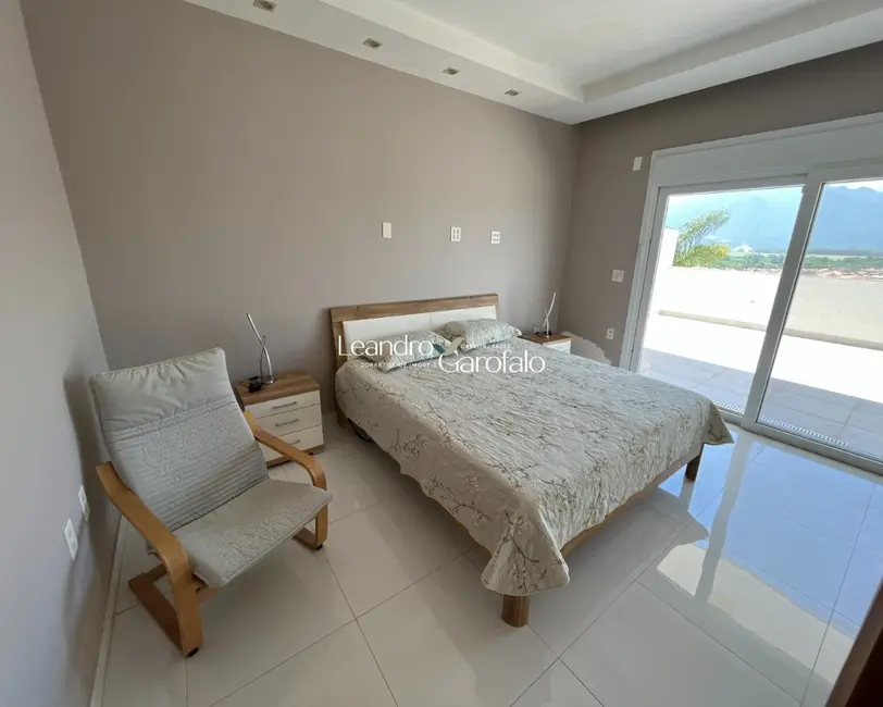 Casa com 5 quartos à venda, 440m2 em Casa da Lua, Resende - RJ - imagem 7 Foto 7 de Casa com 5 quartos à venda, 440m2 em Casa da Lua, Resende - RJ