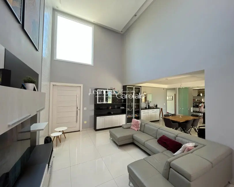 Casa com 5 quartos à venda, 440m2 em Casa da Lua, Resende - RJ - imagem 3 Foto 3 de Casa com 5 quartos à venda, 440m2 em Casa da Lua, Resende - RJ