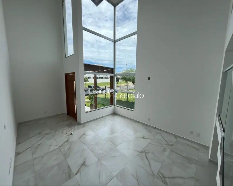 Casa com 4 quartos à venda e para alugar, 240m2 em Resende - RJ - imagem 2 Foto 2 de Casa com 4 quartos à venda e para alugar, 240m2 em Resende - RJ