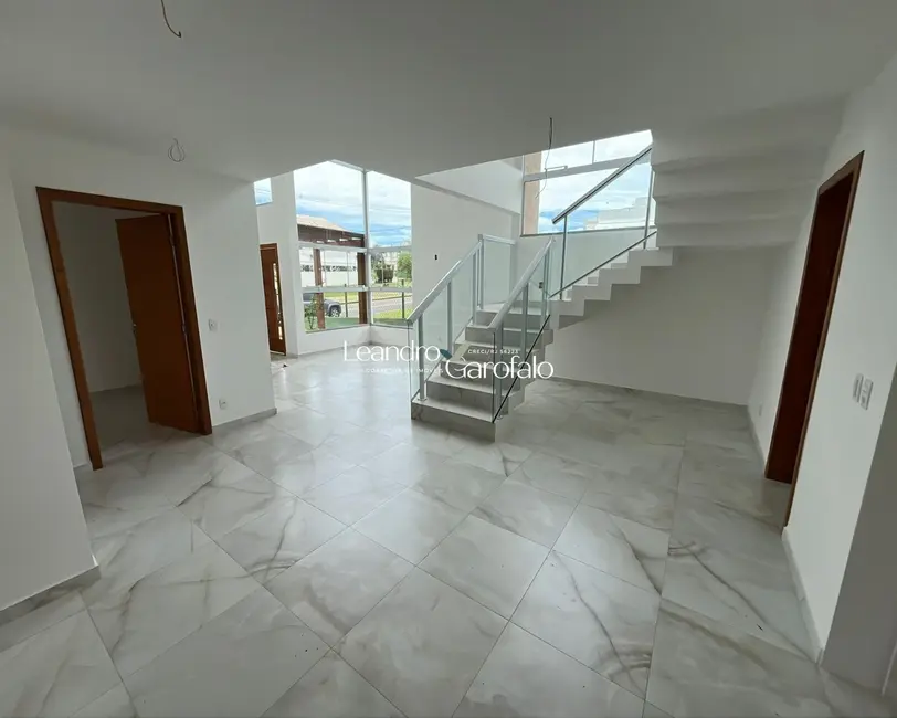 Casa com 4 quartos à venda e para alugar, 240m2 em Resende - RJ - imagem 4 Foto 4 de Casa com 4 quartos à venda e para alugar, 240m2 em Resende - RJ