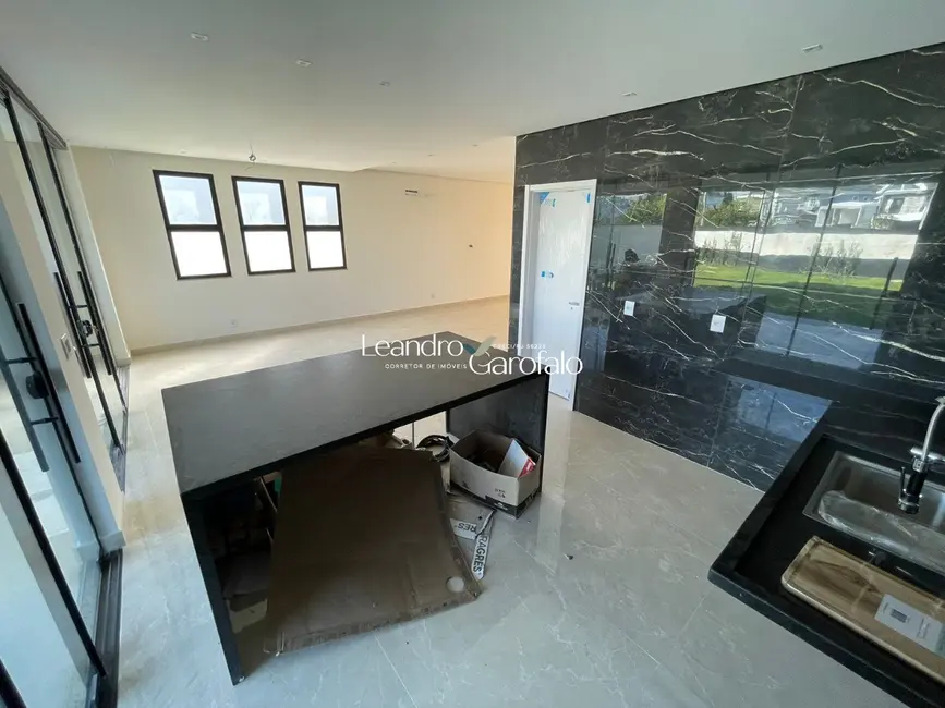 Casa com 5 quartos à venda, 260m2 em Resende - RJ - imagem 4 Foto 4 de Casa com 5 quartos à venda, 260m2 em Resende - RJ