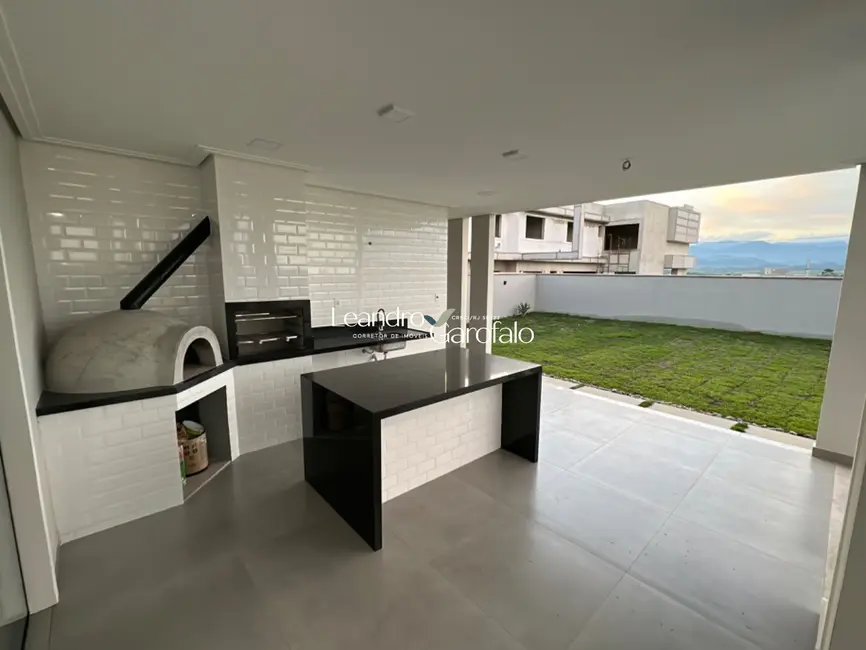 Casa de Condomínio com 4 quartos à venda, 273m2 em Resende - RJ - imagem 8 Foto 8 de Casa de Condomínio com 4 quartos à venda, 273m2 em Resende - RJ