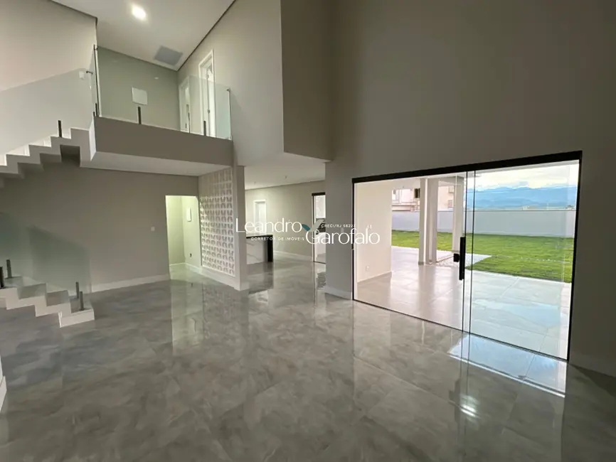 Casa de Condomínio com 4 quartos à venda, 273m2 em Resende - RJ - imagem 3 Foto 3 de Casa de Condomínio com 4 quartos à venda, 273m2 em Resende - RJ