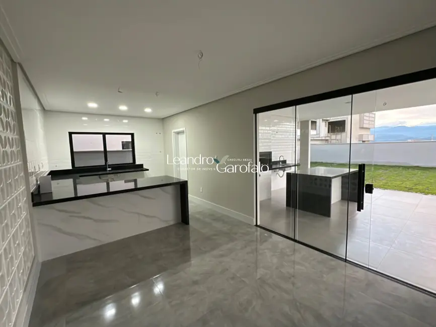 Casa de Condomínio com 4 quartos à venda, 273m2 em Resende - RJ - imagem 5 Foto 5 de Casa de Condomínio com 4 quartos à venda, 273m2 em Resende - RJ