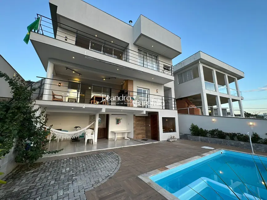Foto 2 de Casa de Condomínio com 4 quartos à venda, 342m2 em Resende - RJ