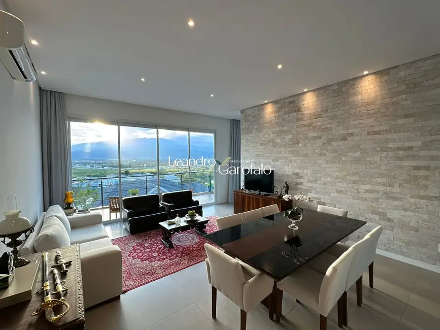 Foto 1 de Casa de Condomínio com 4 quartos à venda, 342m2 em Resende - RJ