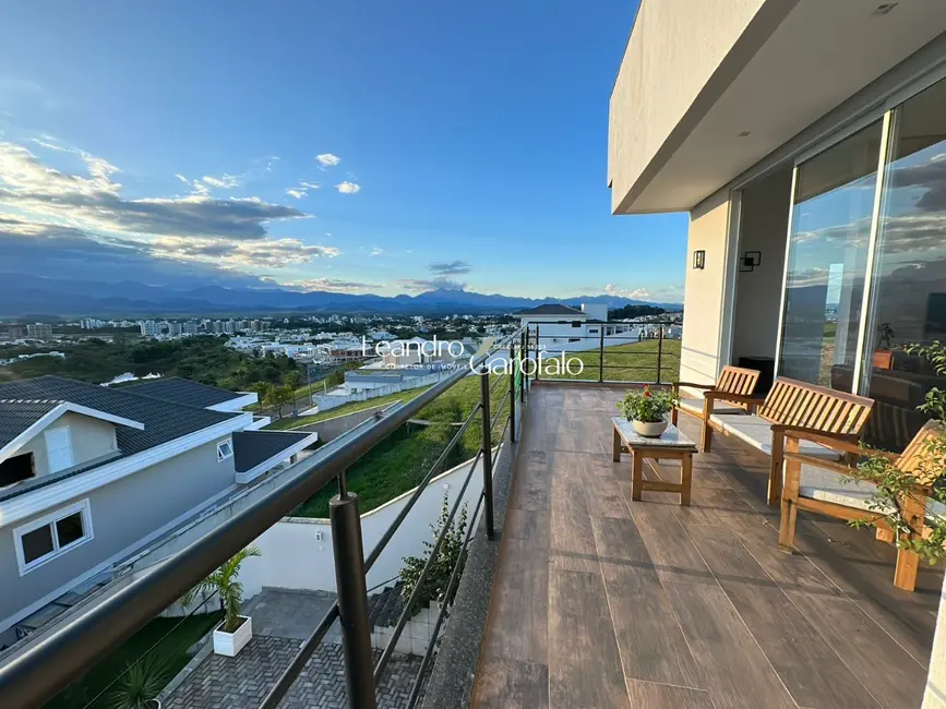 Casa de Condomínio com 4 quartos à venda, 342m2 em Resende - RJ - imagem 3 Foto 3 de Casa de Condomínio com 4 quartos à venda, 342m2 em Resende - RJ