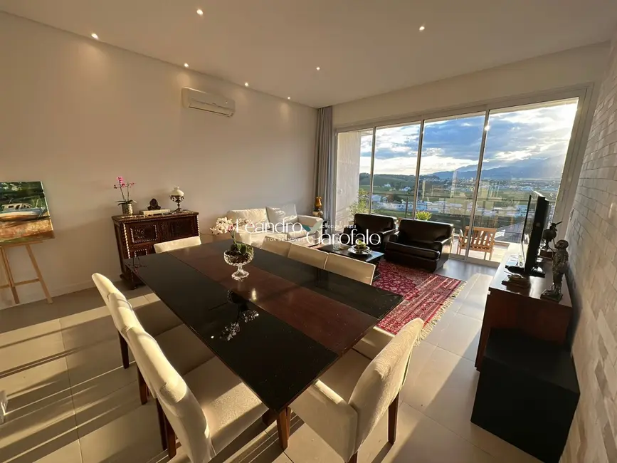 Casa de Condomínio com 4 quartos à venda, 342m2 em Resende - RJ - imagem 4 Foto 4 de Casa de Condomínio com 4 quartos à venda, 342m2 em Resende - RJ