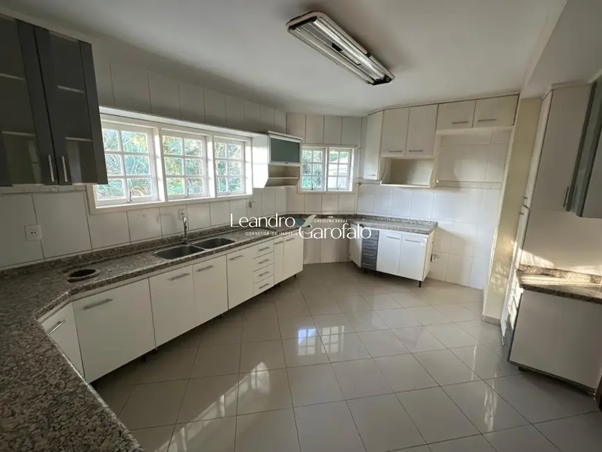 Casa com 5 quartos à venda, 350m2 em Casa da Lua, Resende - RJ - imagem 6 Foto 6 de Casa com 5 quartos à venda, 350m2 em Casa da Lua, Resende - RJ