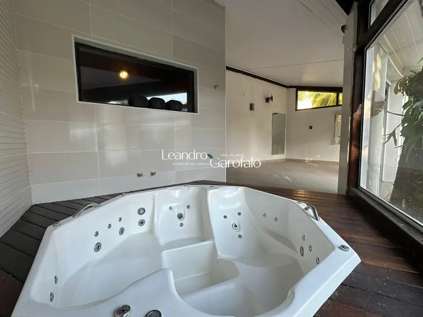 Casa com 5 quartos à venda, 350m2 em Casa da Lua, Resende - RJ - imagem 5 Foto 5 de Casa com 5 quartos à venda, 350m2 em Casa da Lua, Resende - RJ