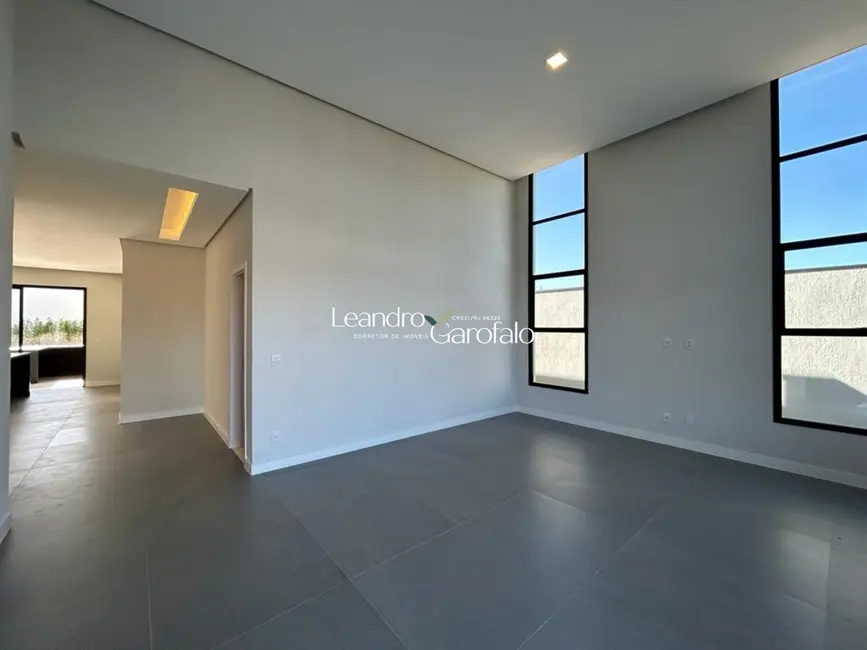 Casa com 4 quartos à venda, 260m2 em Resende - RJ - imagem 3 Foto 3 de Casa com 4 quartos à venda, 260m2 em Resende - RJ