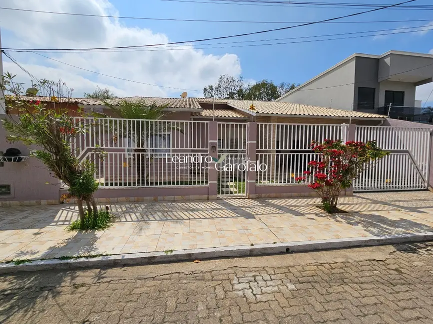Foto 2 de Casa com 4 quartos à venda, 280m2 em Parque Ipiranga, Resende - RJ