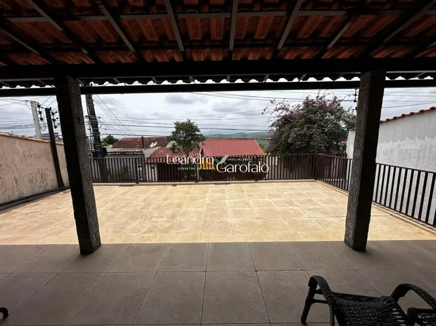Foto 2 de Casa com 4 quartos à venda, 135m2 em Vila Verde, Resende - RJ