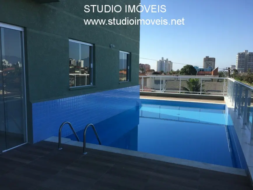 Casa com 3 quartos e 2 banheiros à venda, 72m2 por R$565.000 em