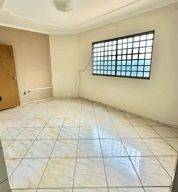 Casa com 3 quartos e 2 banheiros à venda, 72m2 por R$565.000 em