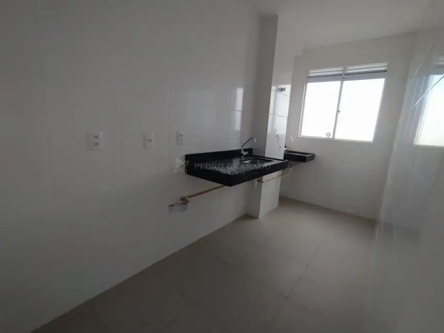 Foto 2 de Apartamento com 2 quartos para alugar, 45m2 em Maringa - PR