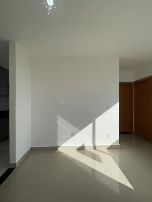 Foto 2 de Apartamento com 2 quartos para alugar, 45m2 em Maringa - PR
