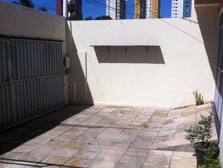 Casa com 4 quartos à venda, 220m2 em Lagoa Nova, Natal - RN - imagem 3 Foto 3 de Casa com 4 quartos à venda, 220m2 em Lagoa Nova, Natal - RN