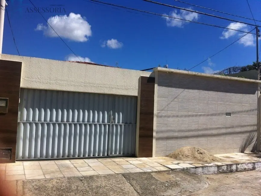 Foto 2 de Casa com 4 quartos à venda, 220m2 em Lagoa Nova, Natal - RN