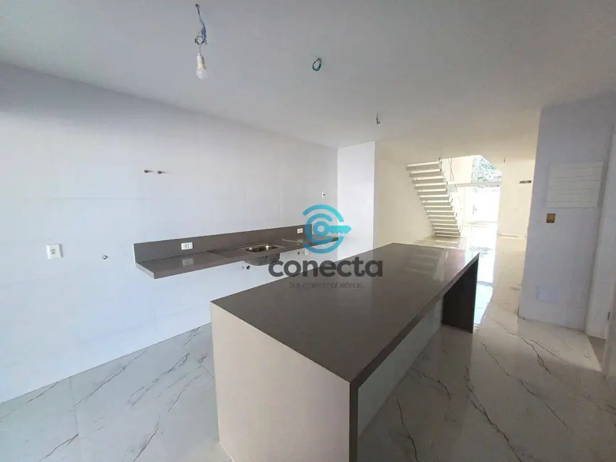 Foto 9 de Casa com 4 quartos à venda, 262m2 em Itaipu, Niteroi - RJ