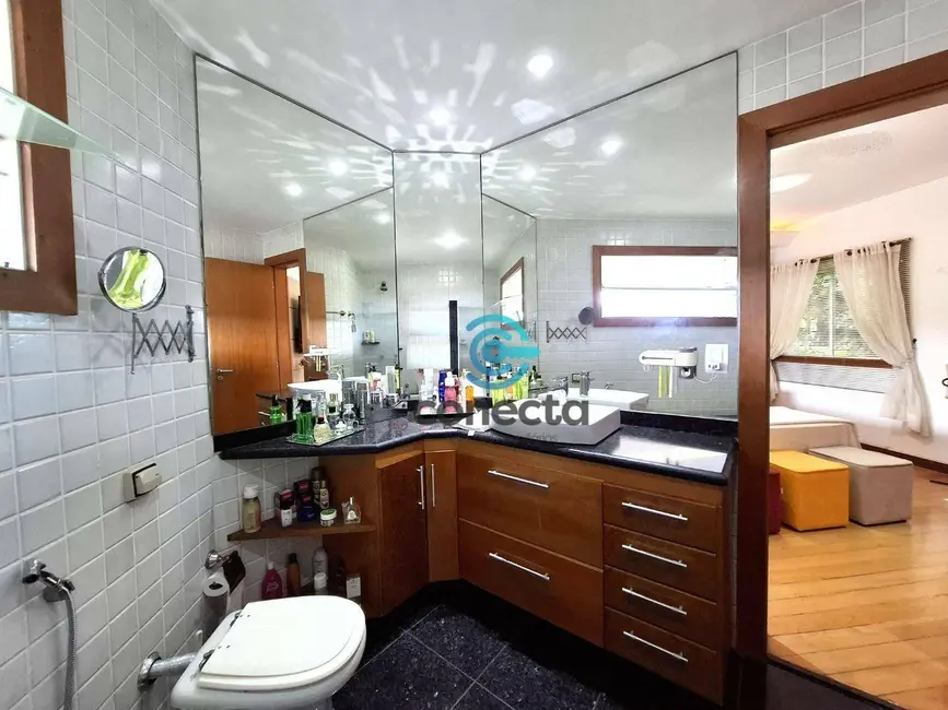 Casa de Condomínio com 3 quartos à venda e para alugar, 1838m2 em Piratininga, Niteroi - RJ - imagem 8 Foto 8 de Casa de Condomínio com 3 quartos à venda e para alugar, 1838m2 em Piratininga, Niteroi - RJ