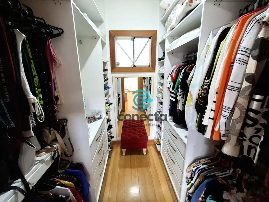 Casa de Condomínio com 3 quartos à venda e para alugar, 1838m2 em Piratininga, Niteroi - RJ - imagem 6 Foto 6 de Casa de Condomínio com 3 quartos à venda e para alugar, 1838m2 em Piratininga, Niteroi - RJ