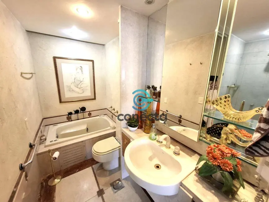 Cobertura com 4 quartos à venda, 295m2 em Icaraí, Niteroi - RJ - imagem 8 Foto 8 de Cobertura com 4 quartos à venda, 295m2 em Icaraí, Niteroi - RJ