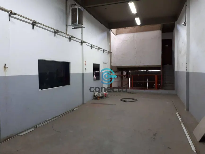 Armazém / Galpão à venda e para alugar, 2300m2 em Covanca, Sao Goncalo - RJ - imagem 3 Foto 3 de Armazém / Galpão à venda e para alugar, 2300m2 em Covanca, Sao Goncalo - RJ