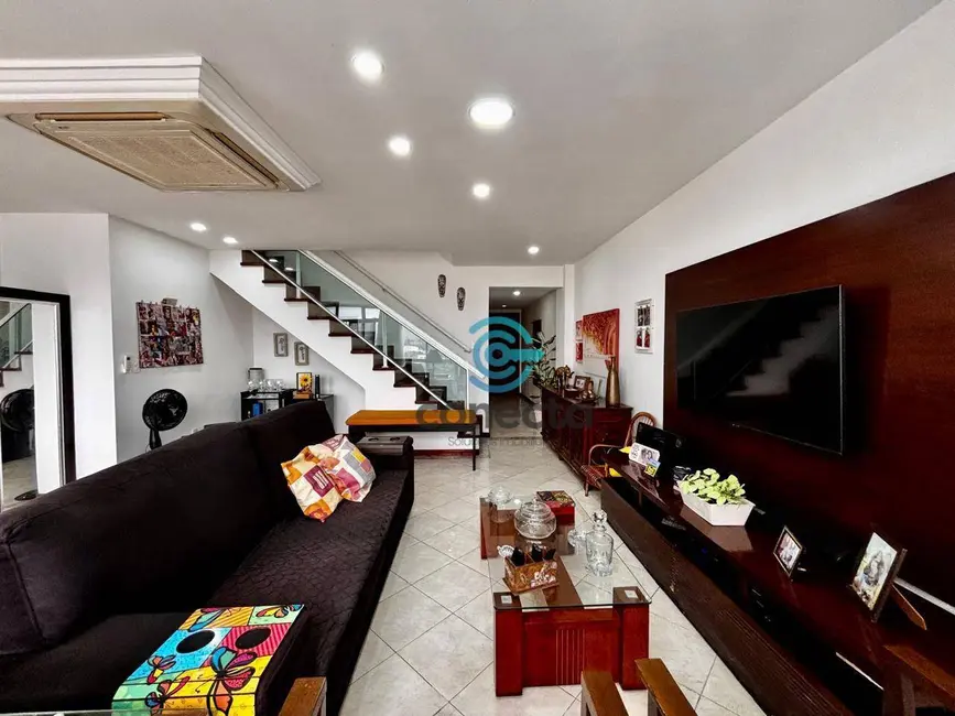 Cobertura com 3 quartos à venda, 216m2 em Icaraí, Niteroi - RJ - imagem 1 Foto 1 de Cobertura com 3 quartos à venda, 216m2 em Icaraí, Niteroi - RJ