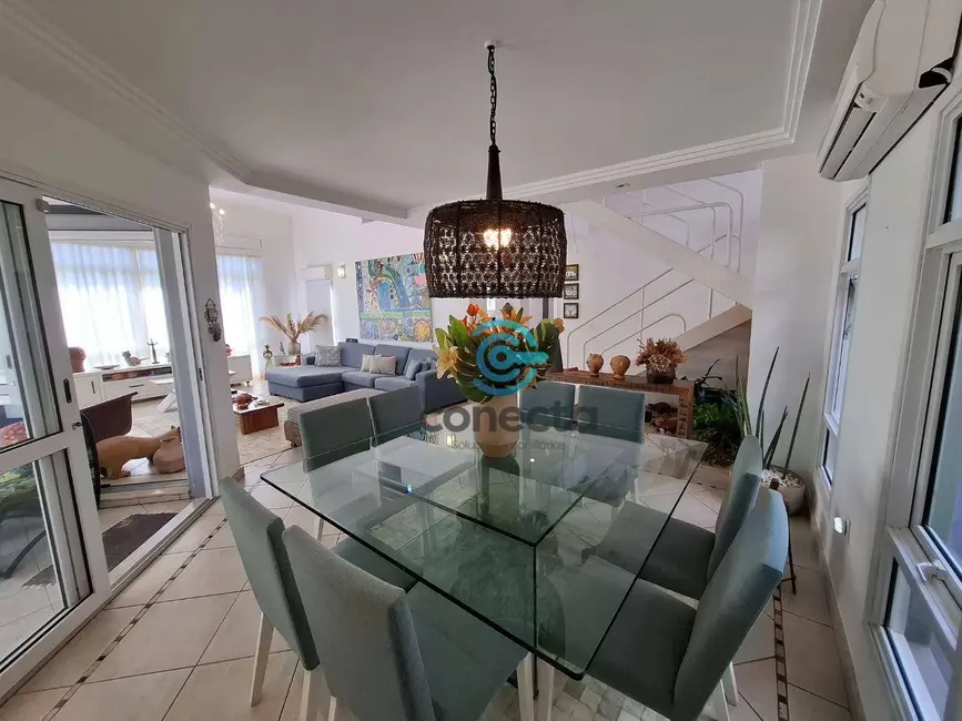 Casa com 3 quartos para alugar, 600m2 em Camboinhas, Niteroi - RJ - imagem 8 Foto 8 de Casa com 3 quartos para alugar, 600m2 em Camboinhas, Niteroi - RJ