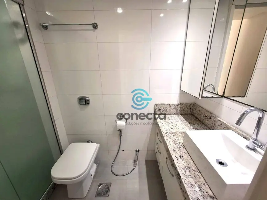 Apartamento com 2 quartos para alugar, 122m2 em Icaraí, Niteroi - RJ - imagem 8 Foto 8 de Apartamento com 2 quartos para alugar, 122m2 em Icaraí, Niteroi - RJ